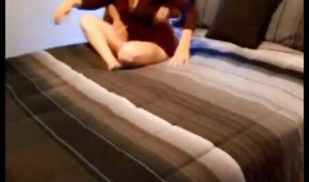 Schattig model Masturbeert vagina terwijl deze natte en mooie bdsm seks film pose